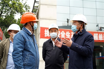 劉強(qiáng)調(diào)研003.jpg