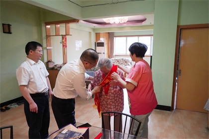 慰問(wèn)50年黨齡.JPG